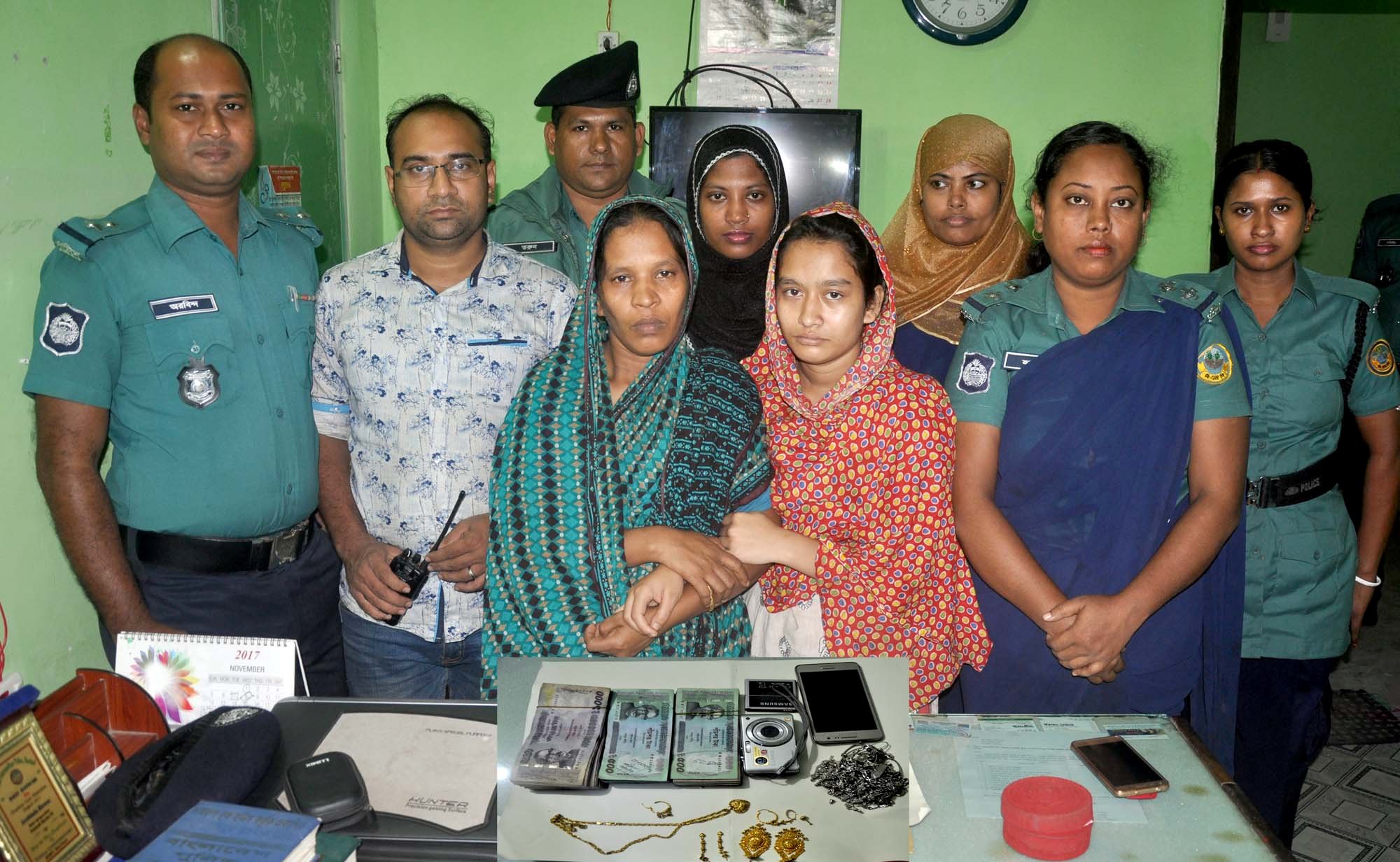 চুরির মালামালসহ গৃহপরিচালিকা মা-মেয়ে আটক