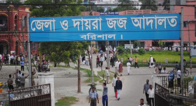 আদালত চত্বরে মাদক ব্যবসায়ী আটক ধরে রাখতে ব্যর্থ আইনজীবীরা