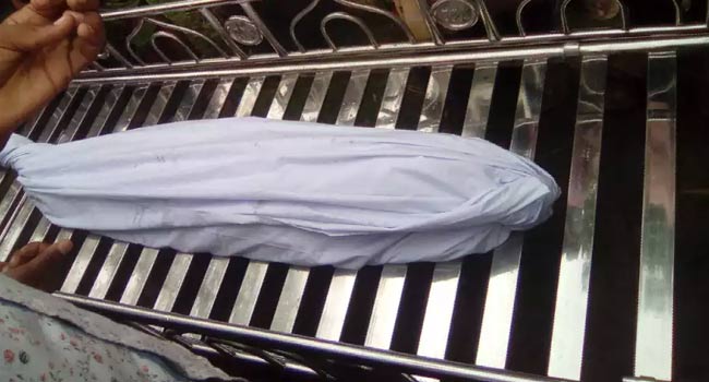 বরিশালে সড়কের পাশ থেকে অজ্ঞাত ব্যক্তির মরদেহ উদ্ধার