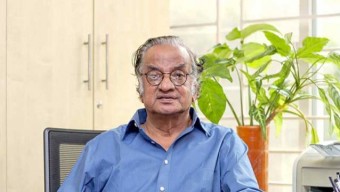 চিরসখা হে, ছেড়ো না ছেড়ো না মোরে