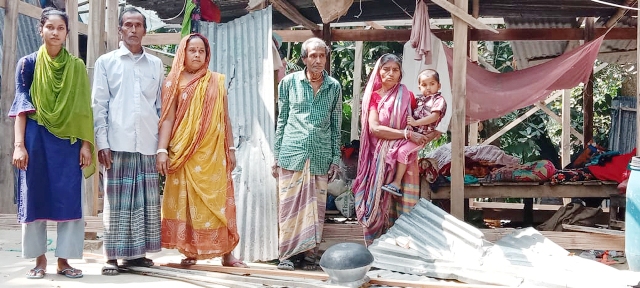 বরিশালে সংখ্যালঘু পরিবারের জমি দখলের চেষ্টা,ঘরবাড়ি ভাংচুর