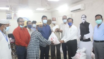 বরিশালে গণমাধ্যম কর্মীদের মাঝে প্রধানমন্ত্রীর শুভেচ্ছা সামগ্রী বিতরণ