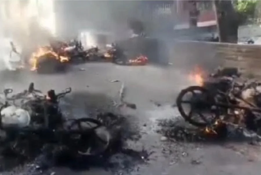 বরিশাল ২ আসনে অগ্নিসংযোগ-ভাঙচুরের ঘটনায় পাল্টাপাল্টি মামলা আটক-৩