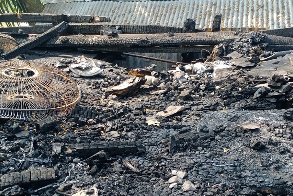 কলাপাড়ায় অগ্নিকাণ্ডে জেলের বসতঘর পুড়ে ছাই