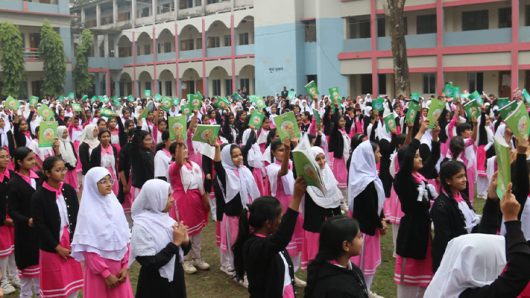 বরিশালে বই উৎসবে প্রাণবন্ত‌ শিক্ষার্থীরা