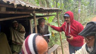 বরিশালে কুয়াশা-শীতেও বিরামহীন প্রচারণায় প্রার্থীরা