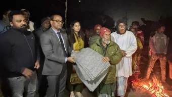 ঝালকাঠিতে শীতার্তদের মাঝে কম্বল বিতরণ