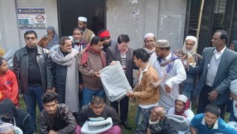 অটিস্টিক শিশুদের মাঝে নতুন বই ও শীতবস্ত্র বিতরণ