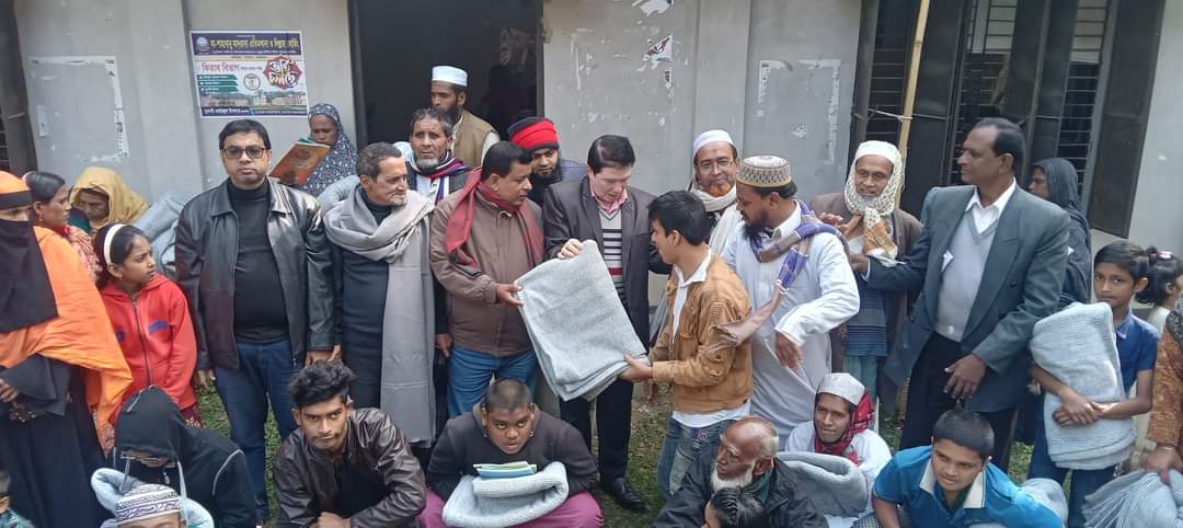 অটিস্টিক শিশুদের মাঝে নতুন বই ও শীতবস্ত্র বিতরণ