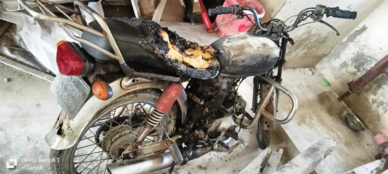 উজিরপুর ৪টি ভোট কেন্দ্রের ও কেন্দ্রে থাকা আ’লীগ নেতার মোটরসাইকেলে অগ্নিসংযোগ