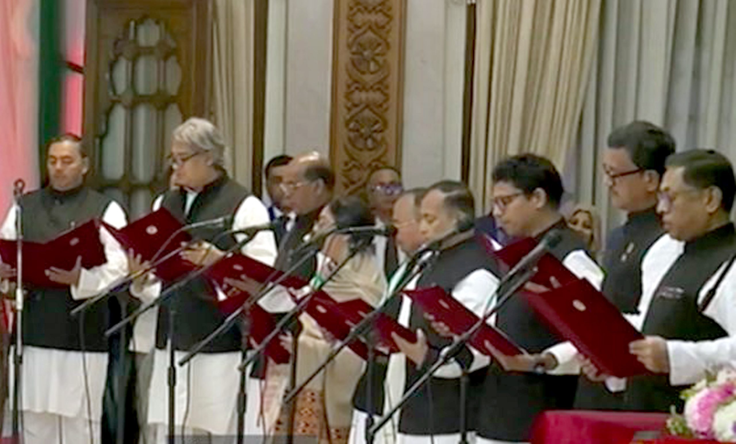 শপথ নিলেন নতুন মন্ত্রী-প্রতিমন্ত্রীরা
