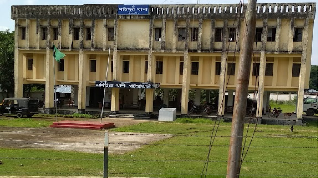 মহিপুরে বাবা-ছেলেকে এলোপাথাড়ি পিটিয়ে জখম