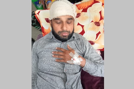 বরিশালে প্রতিবেশীর হামলায় আহত হয়ে হাসপাতালে ভর্তি