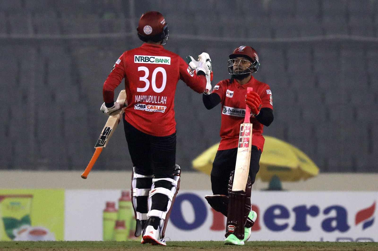 মুশফিকের ঝড়ো ইনিংসে বরিশালের বিশাল পুঁজি