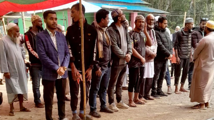 পটুয়াখালীতে ডান্ডাবেড়ি নিয়েই বাবার জানাজায় ছাত্রদল নেতা, দাফনের আগেই জেলে