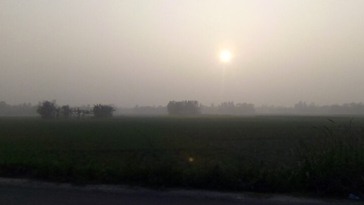 বরিশালের আকাশে দেখা মিলল সূর্যের, শিগগিরই কমছে না শীতের অনুভূতি