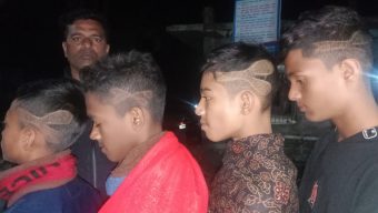 বরগুনায় কাঁচি প্রতীকের আদলে চুল কাটল কিশোররা