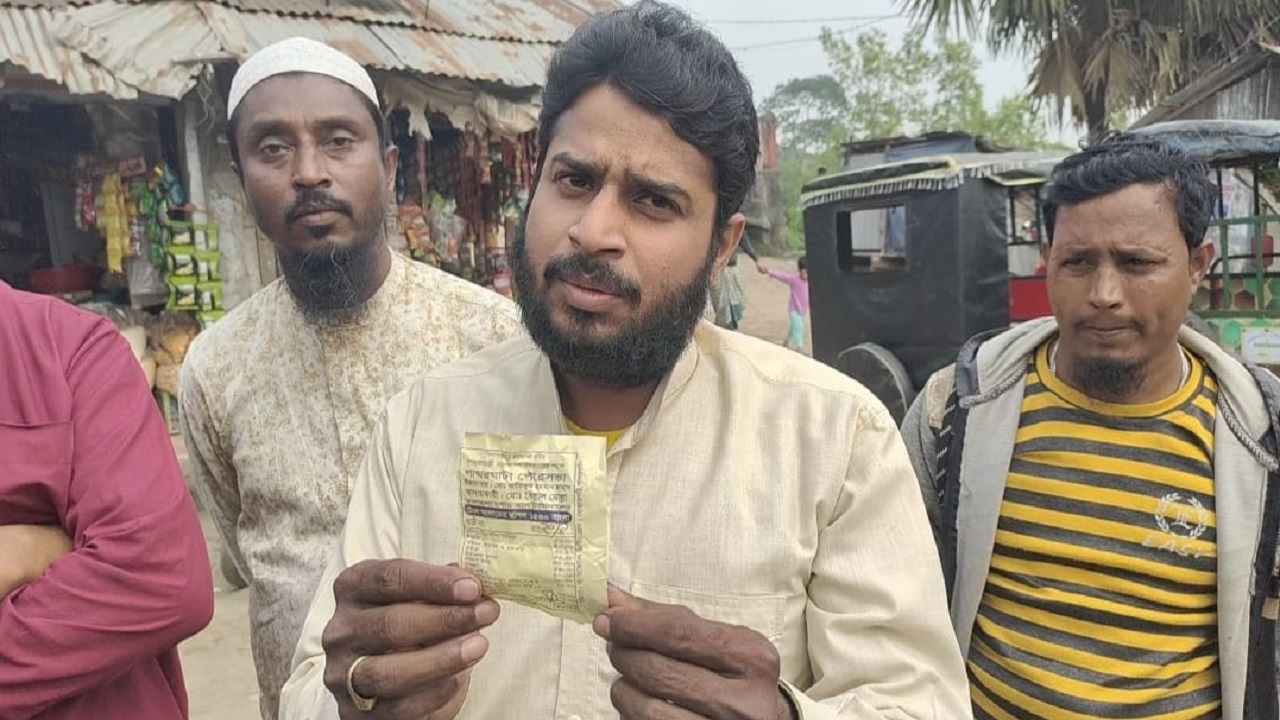 পাথরঘাটা পৌরসভায় হাইকোর্টের নির্দেশ অমান্য করে প্রকাশ্যে চলছে টোল আদায়