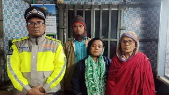 পথ ভুলে কুয়াকাটায় তরুণী, পরিবারের কাছে ফিরিয়ে দিলো ট্যুরিস্ট পুলিশ