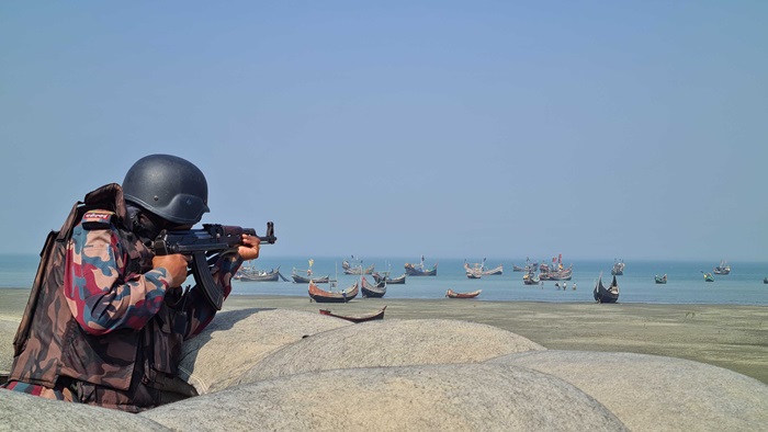 বাংলাদেশে ঢুকতে ওঁতপেতে আছে আরও সাড়ে ৪ লাখ রোহিঙ্গা