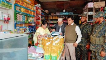 টিসিবির তেল বাইরে বিক্রির চেষ্টা, ডিলারকে জরিমানা