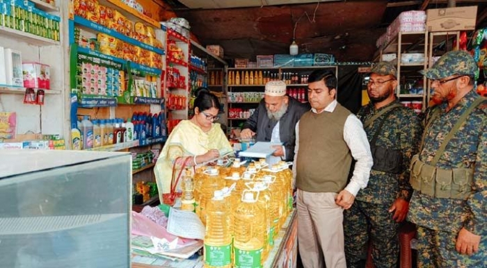 টিসিবির তেল বাইরে বিক্রির চেষ্টা, ডিলারকে জরিমানা
