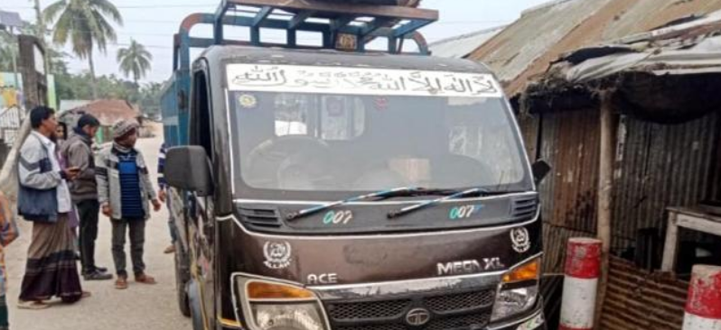 ঝালকাঠিতে সরকারি বই কেজি দরে বিক্রি করলেন প্রধান শিক্ষক