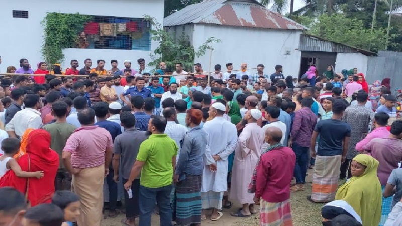 কুকুরকে বাঁচাতে গিয়ে প্রাণ গেল অটোচালকের