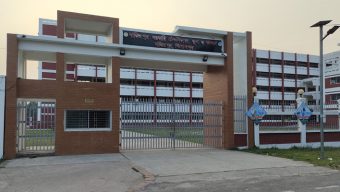 এসএসসি পরীক্ষায় নকল করতে না দেওয়ায় কর্মকর্তাকে ইট নিক্ষেপ!