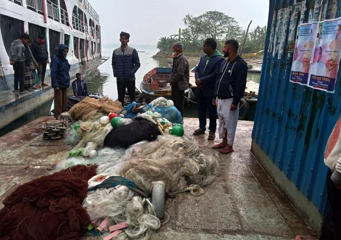 বাবুগঞ্জে ১লক্ষ ৫ হাজার মিটার অবৈধ জাল জব্দ