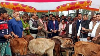 সরকারের তালিকাভুক্ত জেলেদের মাঝে উপকরণ বিতরণ