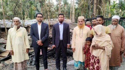 মঠবাড়িয়ায় অগ্নিকান্ডে ক্ষতিগ্রস্থ পরিবারকে সহায়তা প্রদান