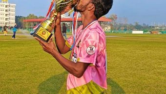 বেবী মালেঙ্গা খ্যাত কাউখালীর ক্রিকেটার  সোহাগের স্বপ্ন ছাই হয়ে যাবে অর্থাভাবে