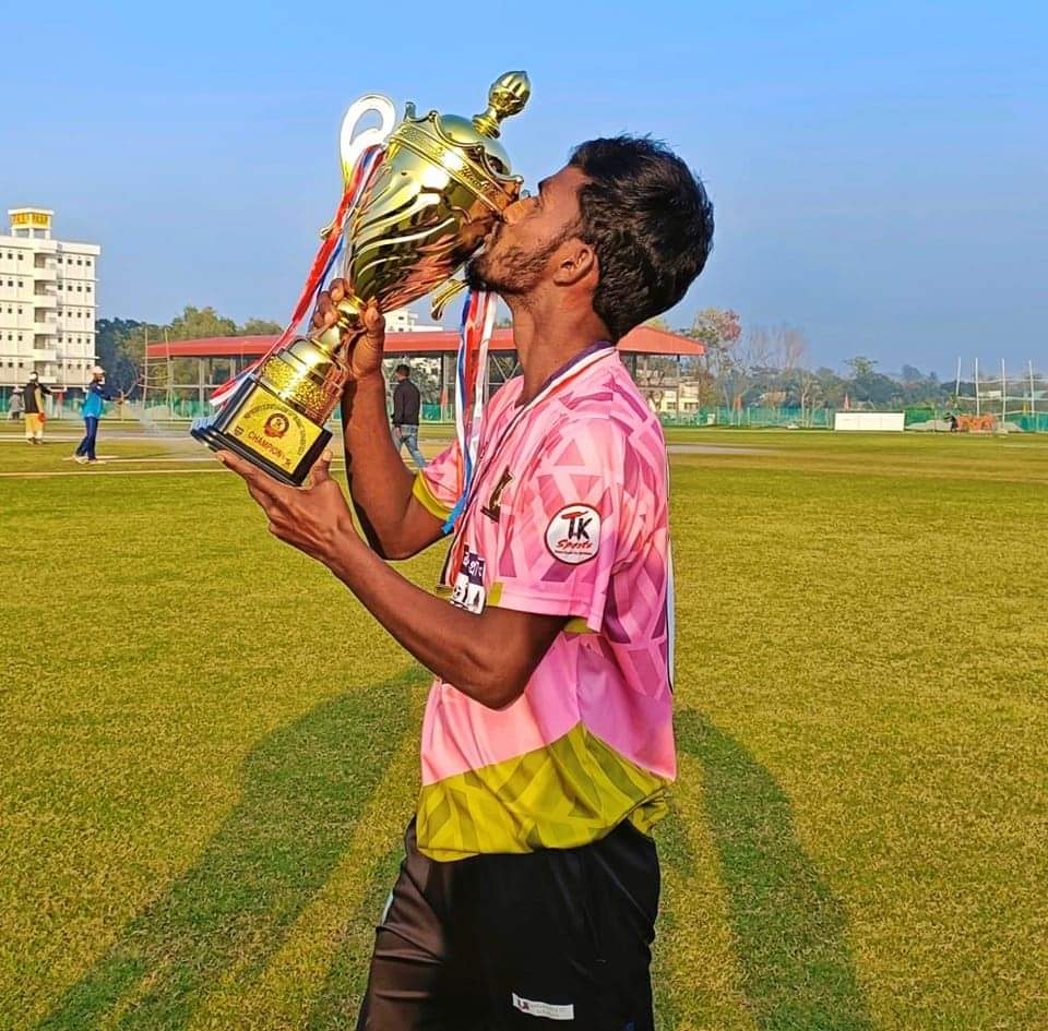 বেবী মালেঙ্গা খ্যাত কাউখালীর ক্রিকেটার  সোহাগের স্বপ্ন ছাই হয়ে যাবে অর্থাভাবে