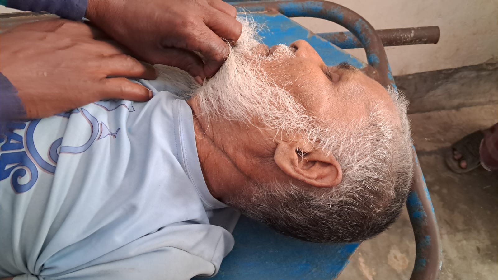 উজিরপুরে গলায় ফাঁস দিয়ে বৃদ্ধের  আত্মহত্যা