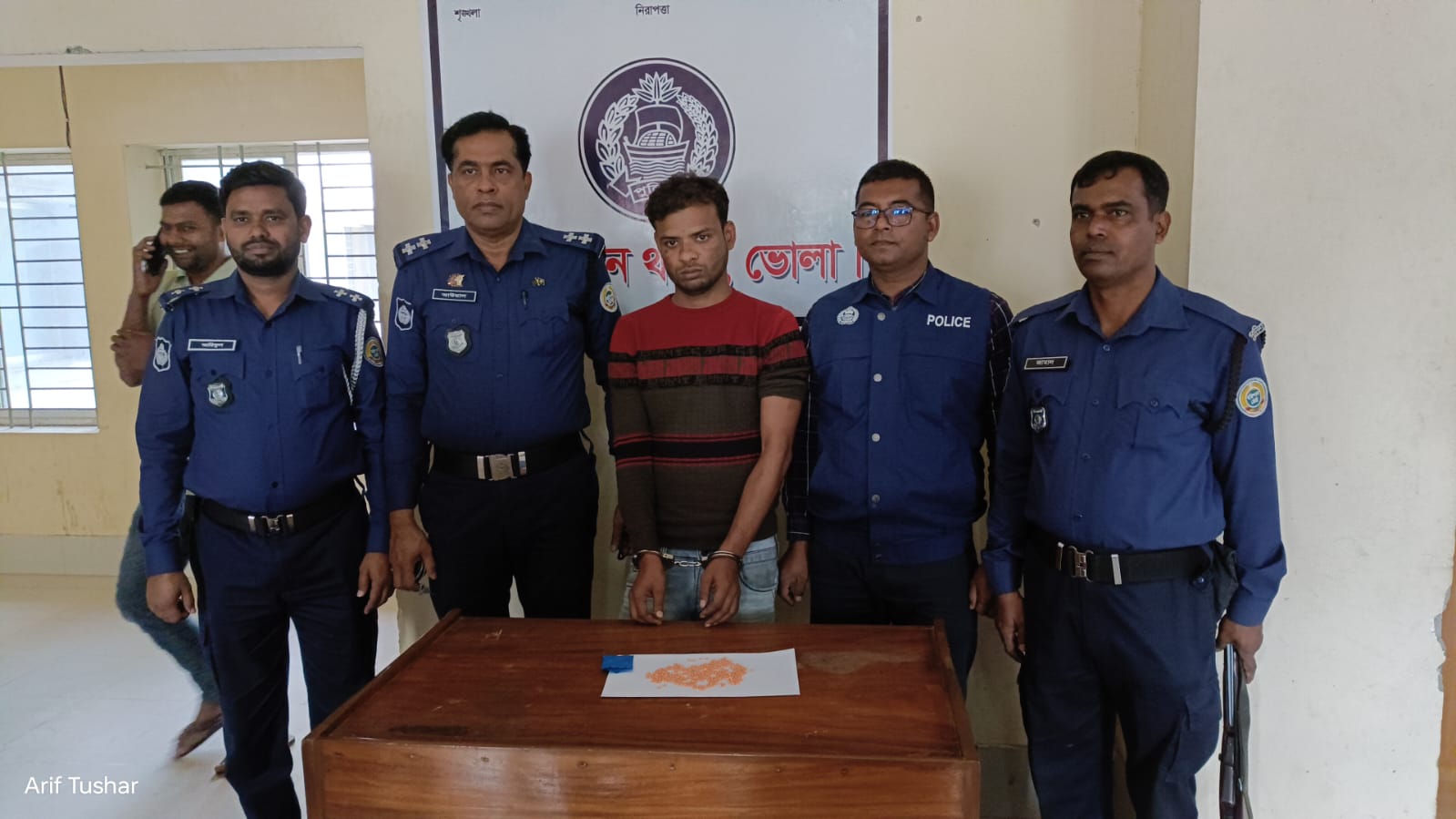 মাদক মামলার ওয়ারেন্টভুক্ত আসামি ৪০০ পিচ ইয়াবাসহ আটক