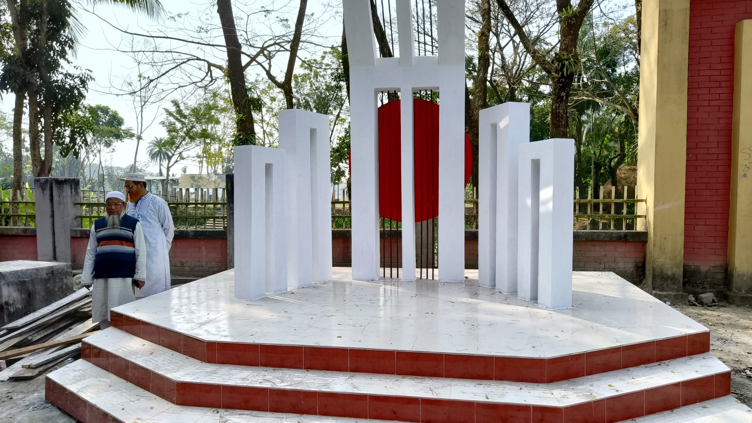 শিক্ষার্থীদের ফুলেল শ্রদ্ধা জানাতে প্রস্তুত নতুন শহীদ মিনারে