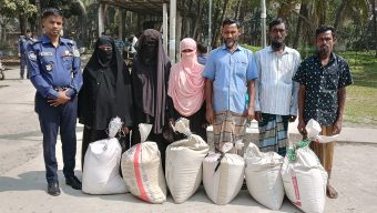 জেলেদের মারধর করে চাউল ছিনিয়ে নিয়ে যাওয়ার পর উদ্ধার করে দিলেন ইউএনও