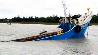 ঝালকাঠিতে জাহাজের ধাক্কায় সিমেন্টবোঝাই কার্গো ডুবি