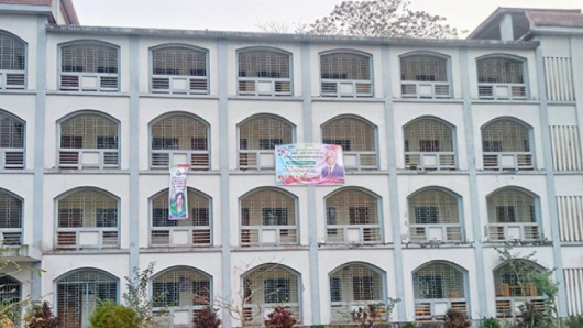 প্রবেশপত্র বাবদ ৭০০ টাকা আদায়, অধ্যক্ষ বললেন ‘নাশতা খরচ’