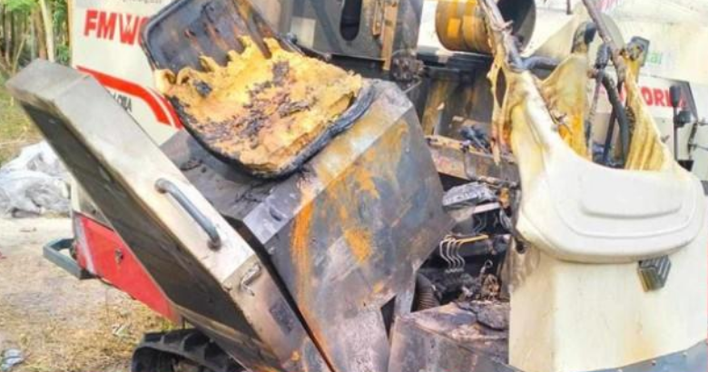 আমতলীতে গভীর রাতে হারভেস্টার পুড়িয়ে দিল দুর্বৃত্তরা