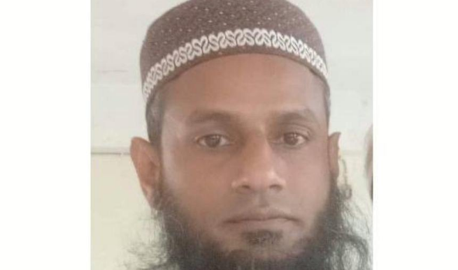 মোটা অংকের টাকা দিয়েও চাকরি পাচ্ছেনা অটোচালক ইমরান