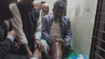 পটুয়াখালীতে যুবলীগ নেতার নেতৃত্বে ইউপি চেয়ারম্যানকে হাতুড়িপেটা