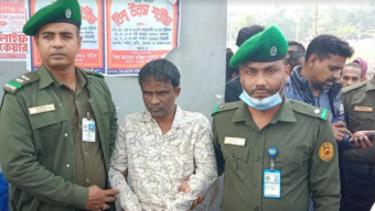 বরিশাল শেবাচিম হাসপাতাল থেকে জাল টাকা ও ডলারসহ প্রতারক আটক