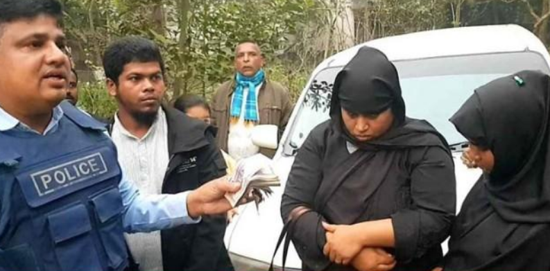 নকল সোনা দিয়ে প্রতারণা করতে গিয়ে দুই নারীসহ আটক ৩