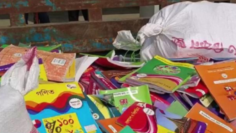 চার টন সরকারি বই কেজি দরে বিক্রির অভিযোগ