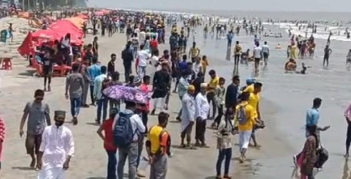 সাপ্তাহিক ছুটি কাটাতে কুয়াকাটায় ভিড় করেছে শত শত পর্যটক