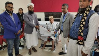 আমতলীতে সুবর্ন নাগরিকদের (প্রতিবন্ধীদের) মাঝে কম্বল বিতরন