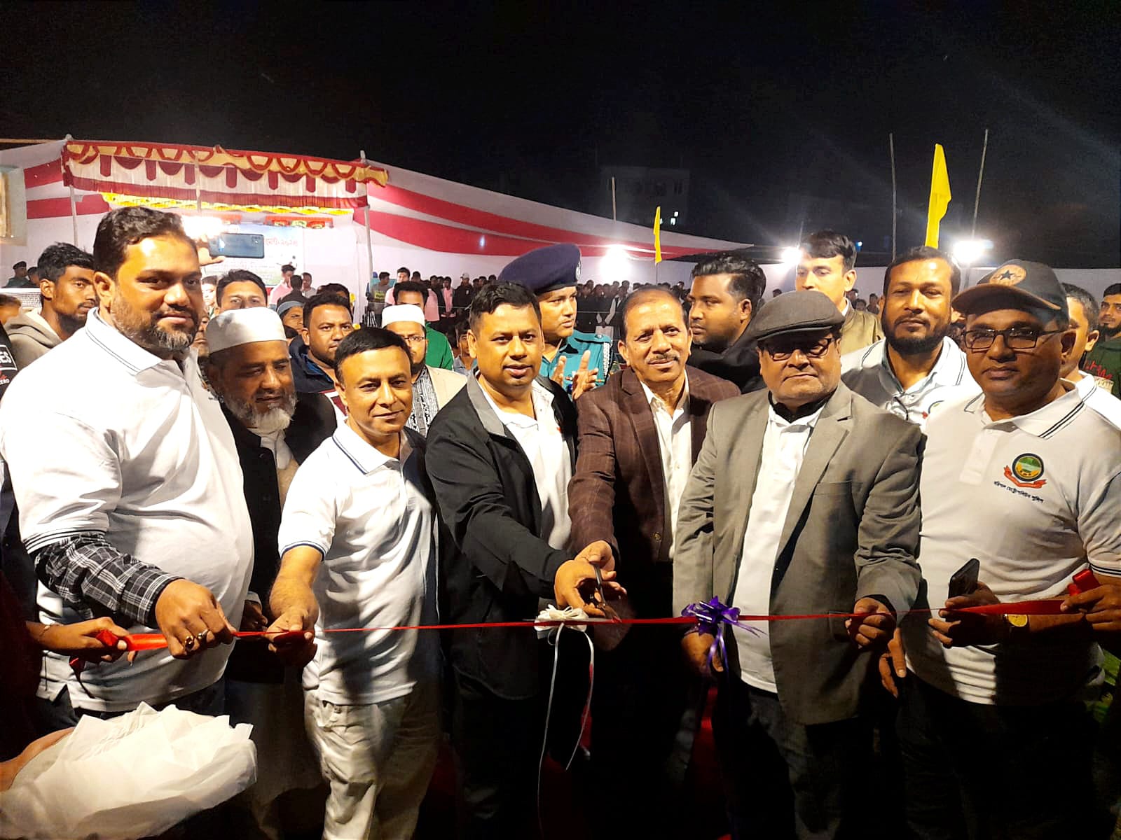 কাউনিয়ায় কমিউনিটি পুলিশিং ব্যাডমিন্টন টুর্নামেন্ট উদ্বোধন