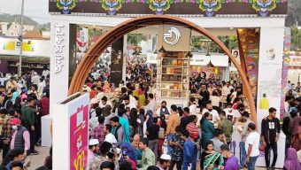 ছুটির দিনে বইমেলায় ভিড়, বেড়েছে বিক্রিও